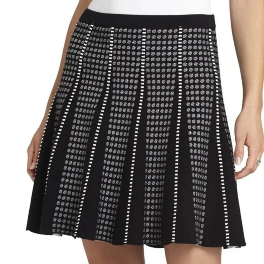 EXCELLENT CONDITION BEAUTIFUL BLACK/WHITE LARGE J. MCLAUGHLIN POLKA DOT SKIRT